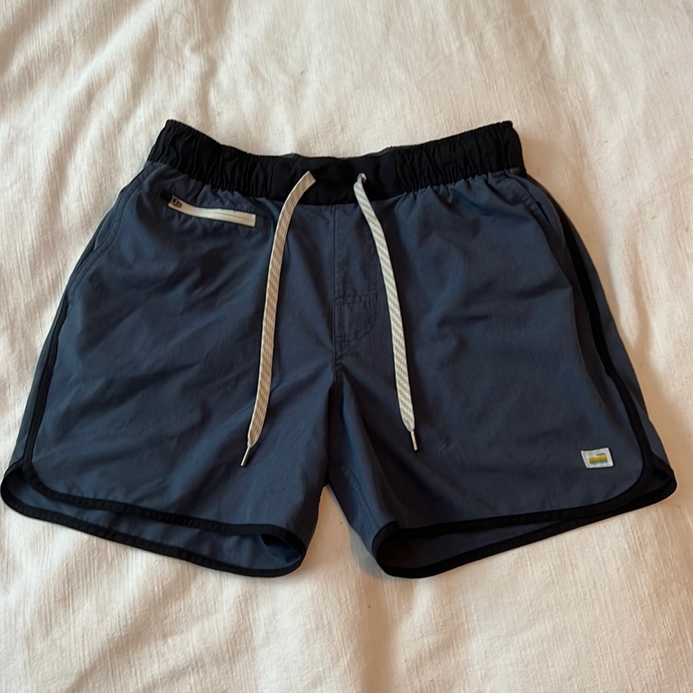 Vuori Banks Shorts 5” Inseam Size Small Azure